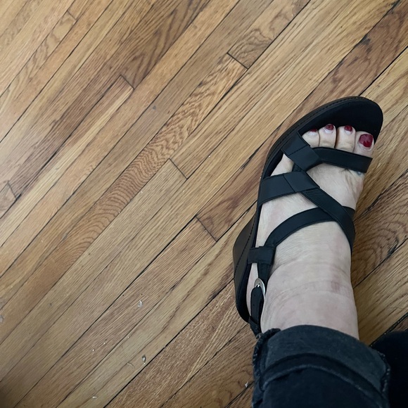 like new Aerosole wedges. Hip yet comfie  great with suit , dress or jeans . - Picture 2 of 6